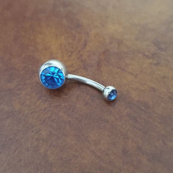 Free w/ bundle❤️Belly button ring - Picture 3 of 4